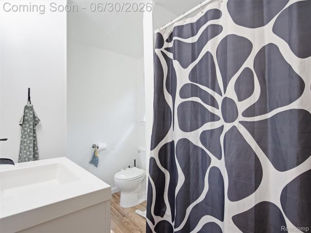 141 W Meyers Avenue, Hazel Park, MI 48030