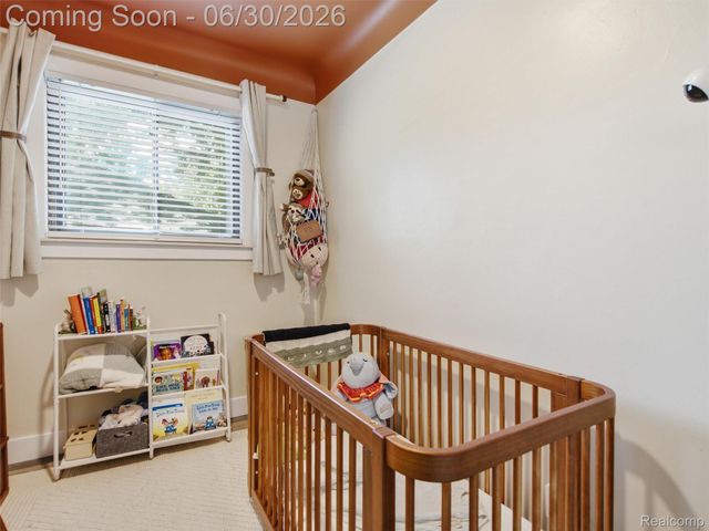 141 W Meyers Avenue, Hazel Park, MI 48030
