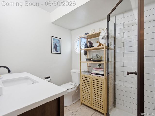 141 W Meyers Avenue, Hazel Park, MI 48030
