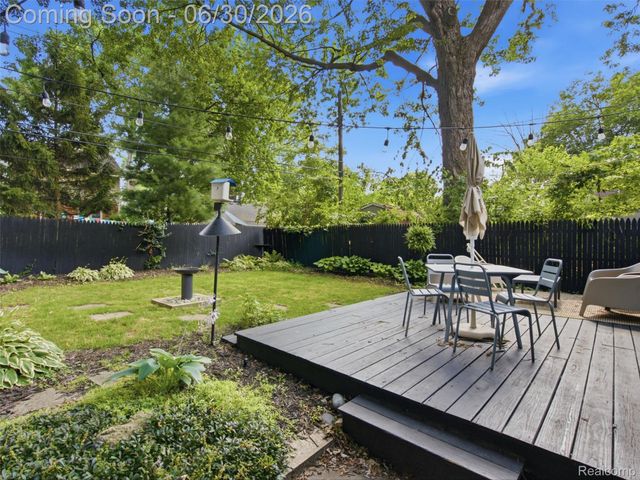 141 W Meyers Avenue, Hazel Park, MI 48030