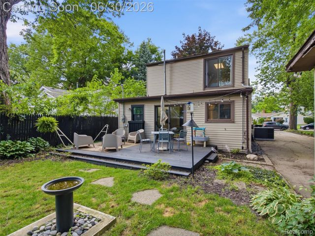 141 W Meyers Avenue, Hazel Park, MI 48030