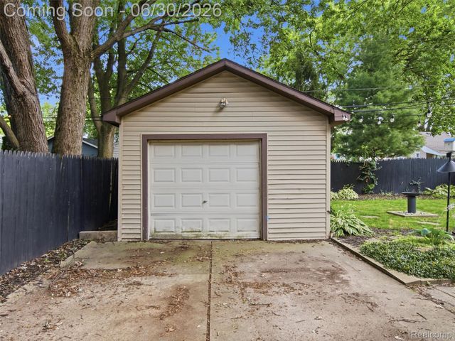 141 W Meyers Avenue, Hazel Park, MI 48030