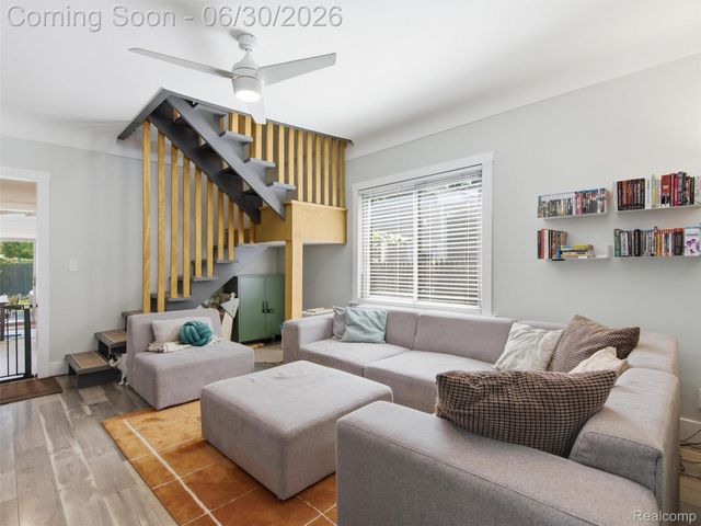 141 W Meyers Avenue, Hazel Park, MI 48030