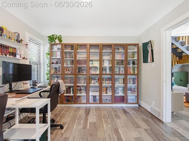 141 W Meyers Avenue, Hazel Park, MI 48030