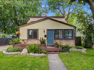141 W Meyers Avenue, Hazel Park, MI 48030