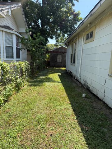 6830 Avenue I, Houston, TX 77011
