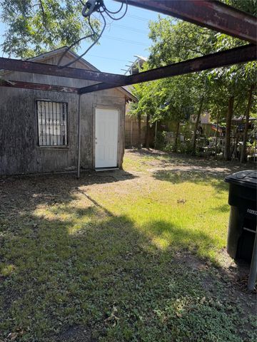 6830 Avenue I, Houston, TX 77011