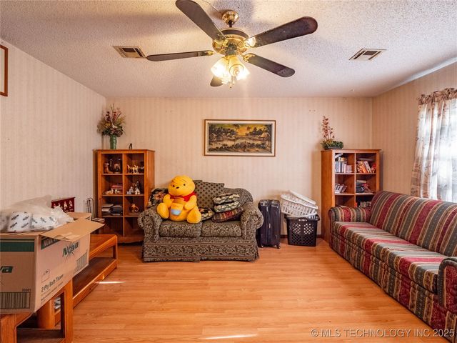 1800 Cardinal Lane, Mcalester, OK 74501