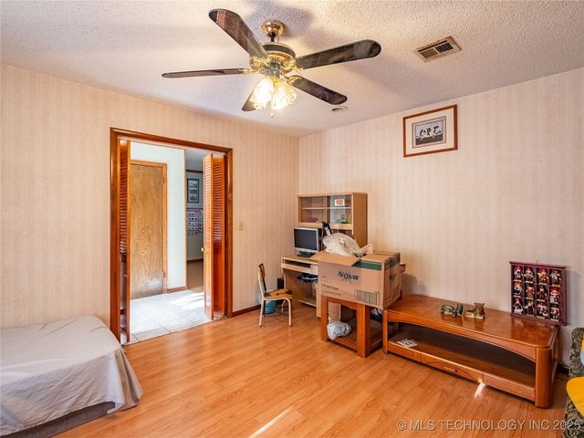 1800 Cardinal Lane, Mcalester, OK 74501