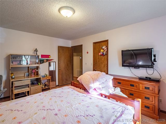 1800 Cardinal Lane, Mcalester, OK 74501