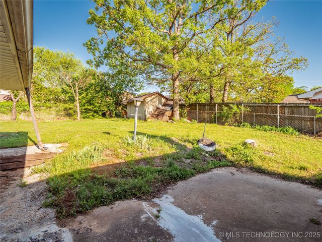 1800 Cardinal Lane, Mcalester, OK 74501