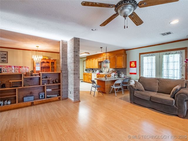 1800 Cardinal Lane, Mcalester, OK 74501