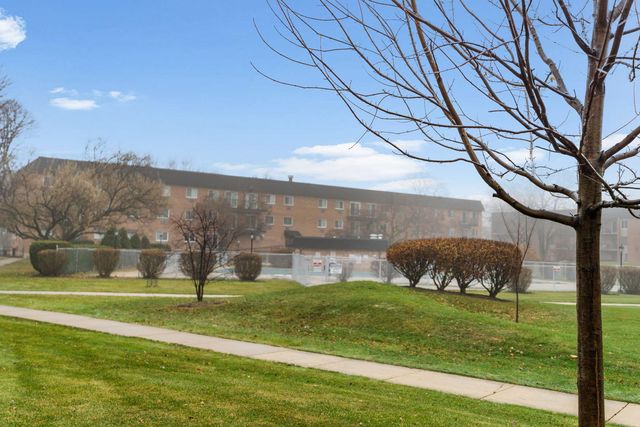 1004 N Mill Street 5-302, Naperville, IL 60563