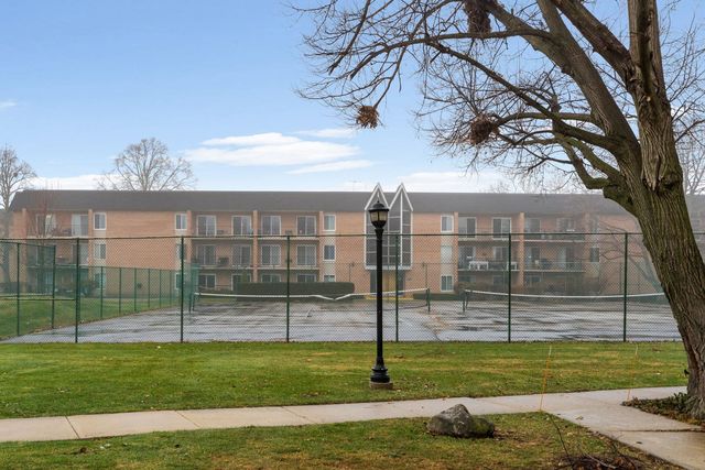 1004 N Mill Street 5-302, Naperville, IL 60563