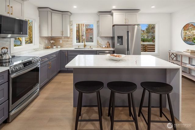 1016 NW 85th Street, Seattle, WA 98117