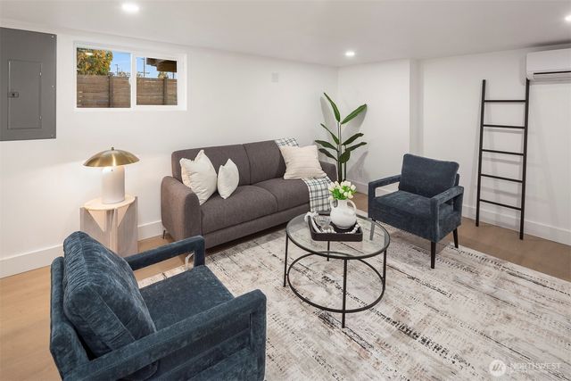 1016 NW 85th Street, Seattle, WA 98117