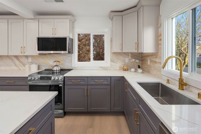 1016 NW 85th Street, Seattle, WA 98117