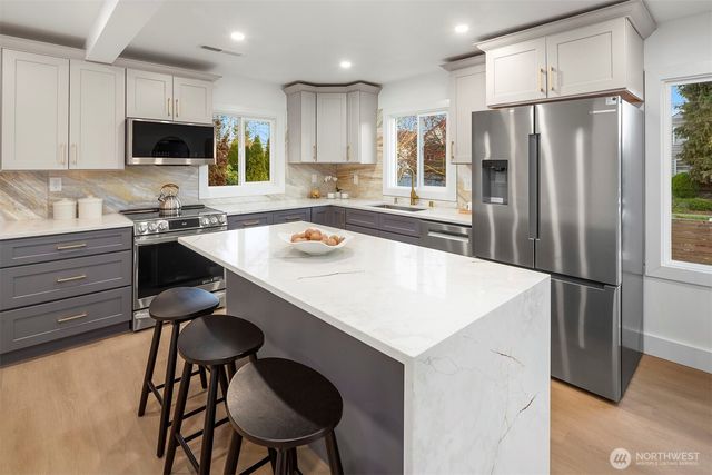 1016 NW 85th Street, Seattle, WA 98117