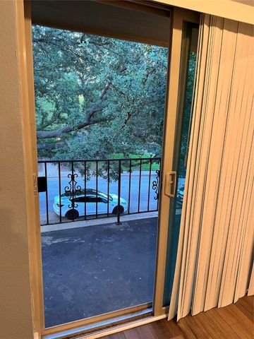 5820 Sandhurst Lane D, Dallas, TX 75206