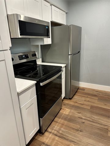 5820 Sandhurst Lane D, Dallas, TX 75206