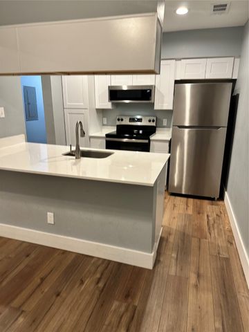 5820 Sandhurst Lane D, Dallas, TX 75206