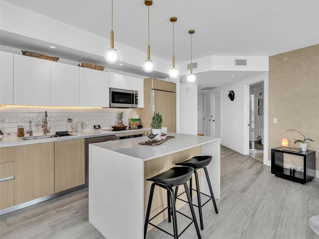 121 NE 34th St 2104, Miami, FL 33137