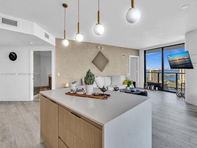 121 NE 34th St 2104, Miami, FL 33137