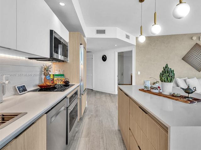 121 NE 34th St 2104, Miami, FL 33137