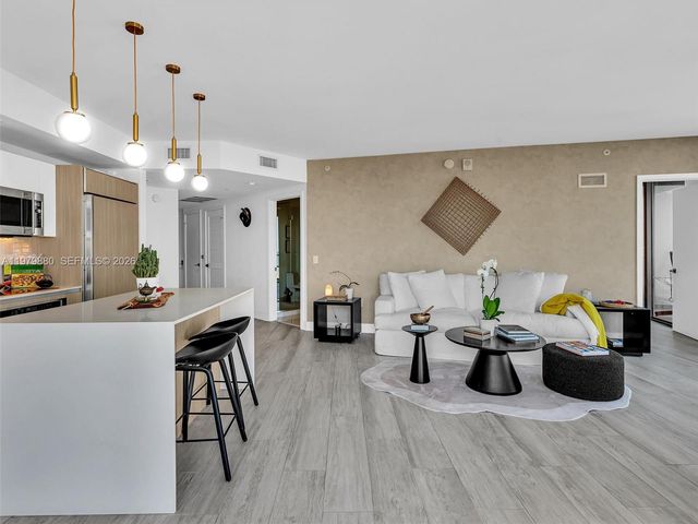 121 NE 34th St 2104, Miami, FL 33137