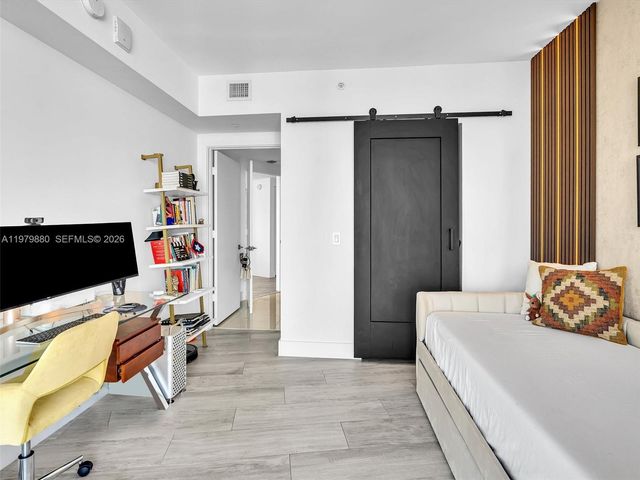 121 NE 34th St 2104, Miami, FL 33137