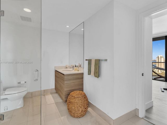 121 NE 34th St 2104, Miami, FL 33137