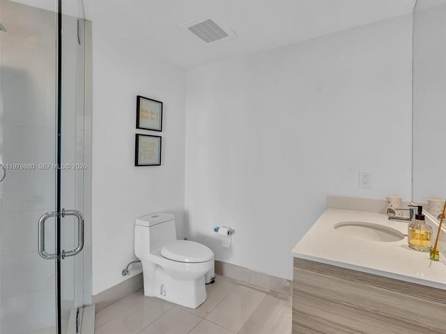 121 NE 34th St 2104, Miami, FL 33137