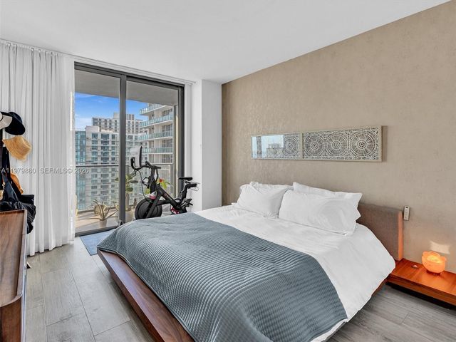 121 NE 34th St 2104, Miami, FL 33137