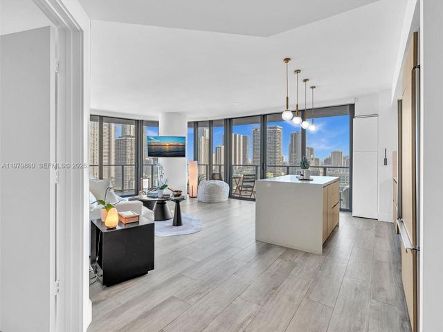 121 NE 34th St 2104, Miami, FL 33137