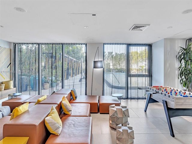 121 NE 34th St 2104, Miami, FL 33137