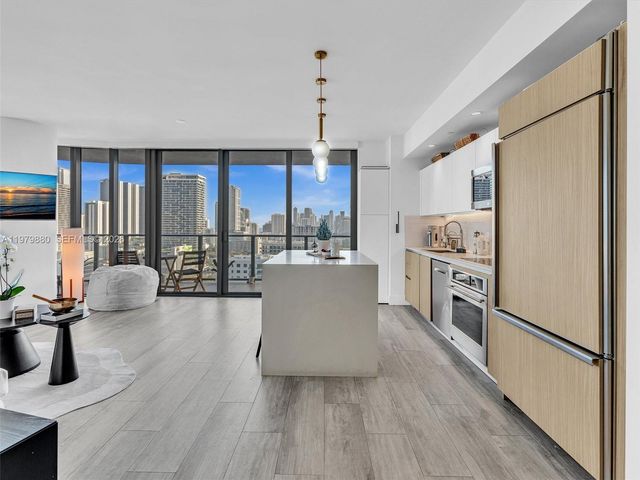 121 NE 34th St 2104, Miami, FL 33137