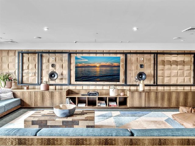 121 NE 34th St 2104, Miami, FL 33137