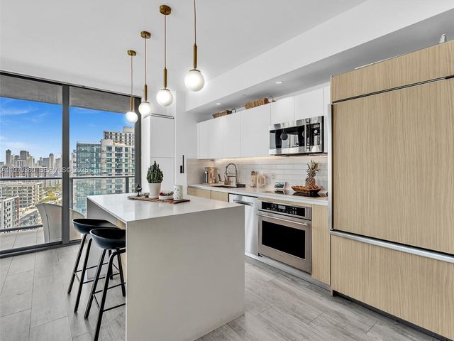 121 NE 34th St 2104, Miami, FL 33137