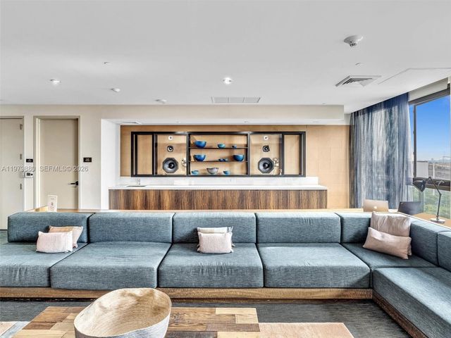 121 NE 34th St 2104, Miami, FL 33137