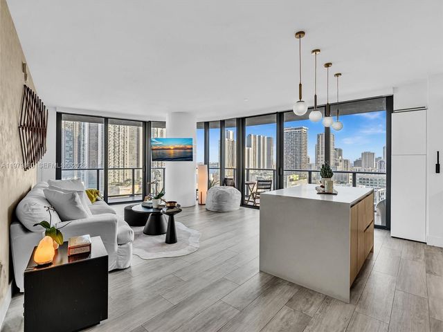 121 NE 34th St 2104, Miami, FL 33137