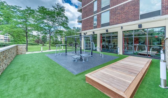 2233 S Highland Avenue H0801, Lombard, IL 60148