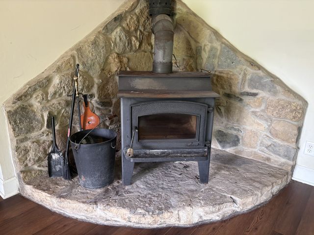 140 Carver Hollow Rd, Pleasant Shade, TN 37145
