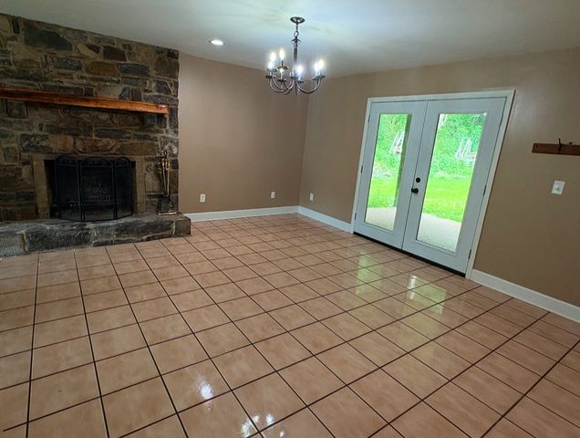 140 Carver Hollow Rd, Pleasant Shade, TN 37145