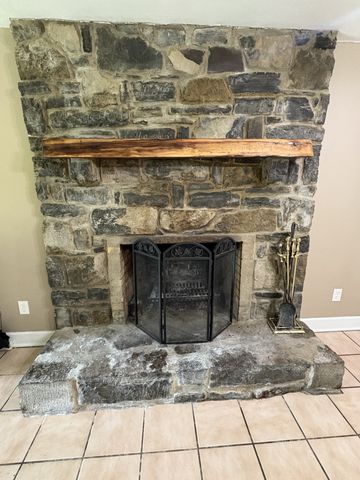 140 Carver Hollow Rd, Pleasant Shade, TN 37145