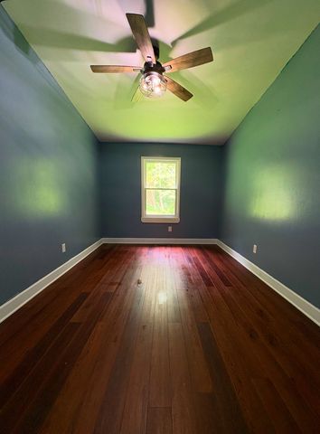 140 Carver Hollow Rd, Pleasant Shade, TN 37145