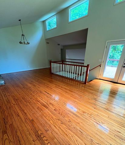 140 Carver Hollow Rd, Pleasant Shade, TN 37145