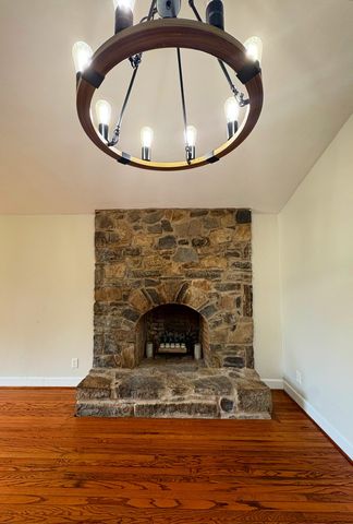 140 Carver Hollow Rd, Pleasant Shade, TN 37145