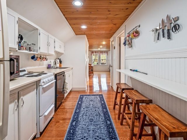 1066 Pleasant Street, Worcester, MA 01602