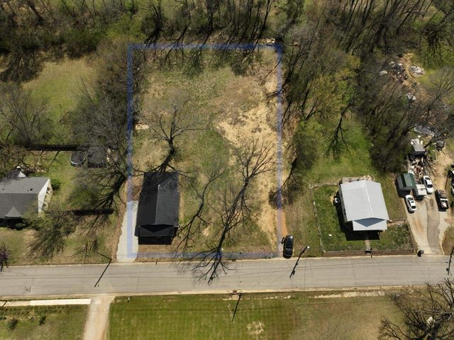 135 W THIRD ST, Henderson, TN 38340