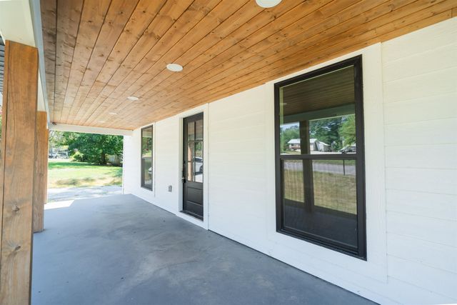 135 W THIRD ST, Henderson, TN 38340